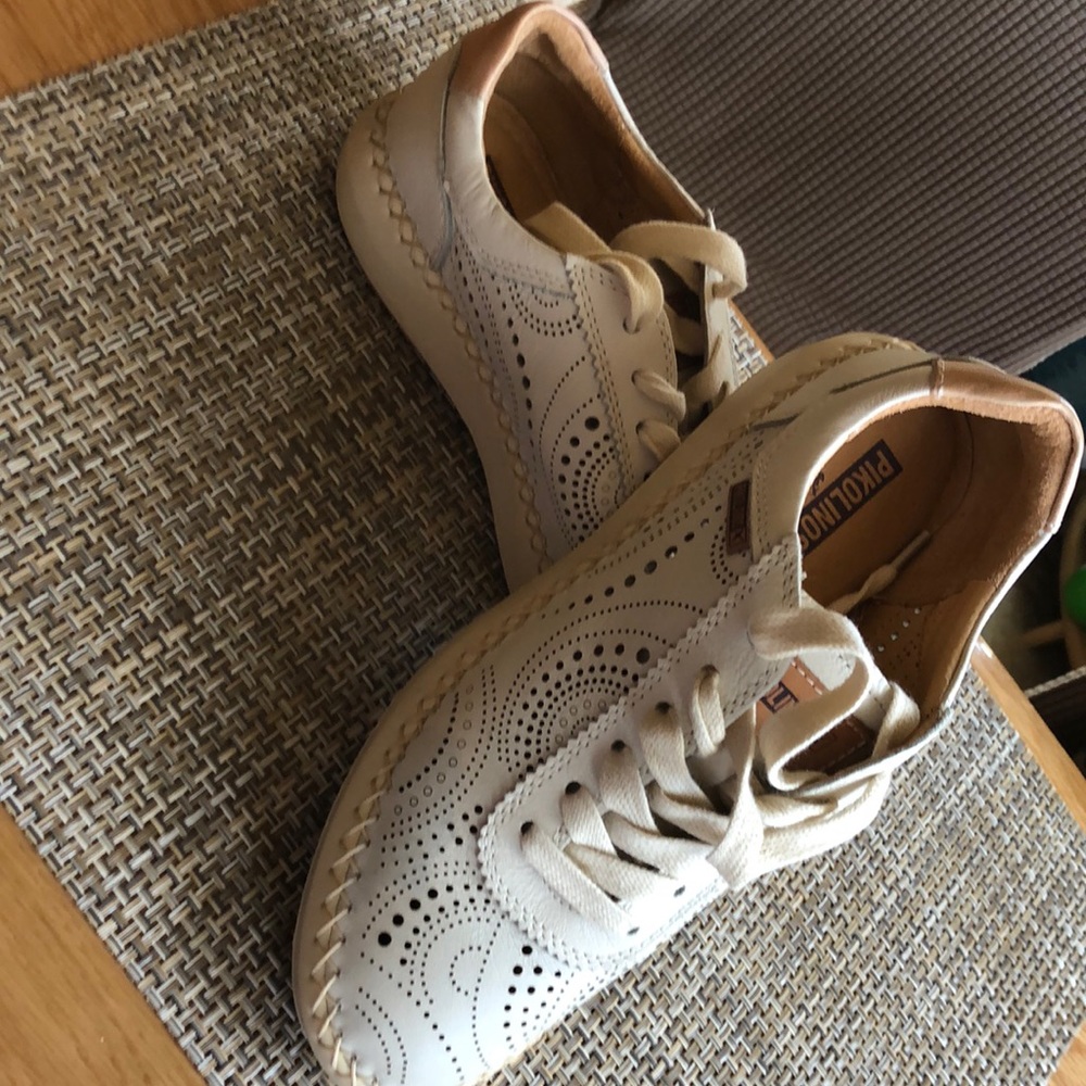 woman walking shoes